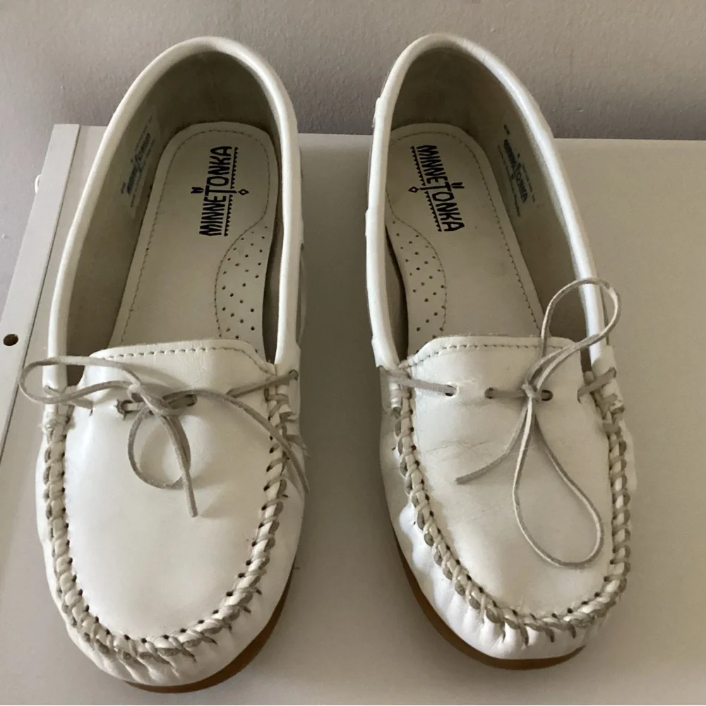 Minnetonka White genuine Leather Moccasins 8